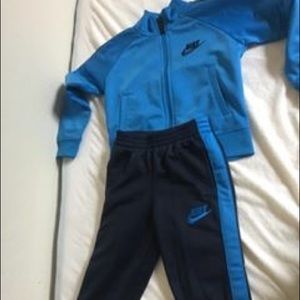 Nike zipper sweatshirt and pants set size 2T